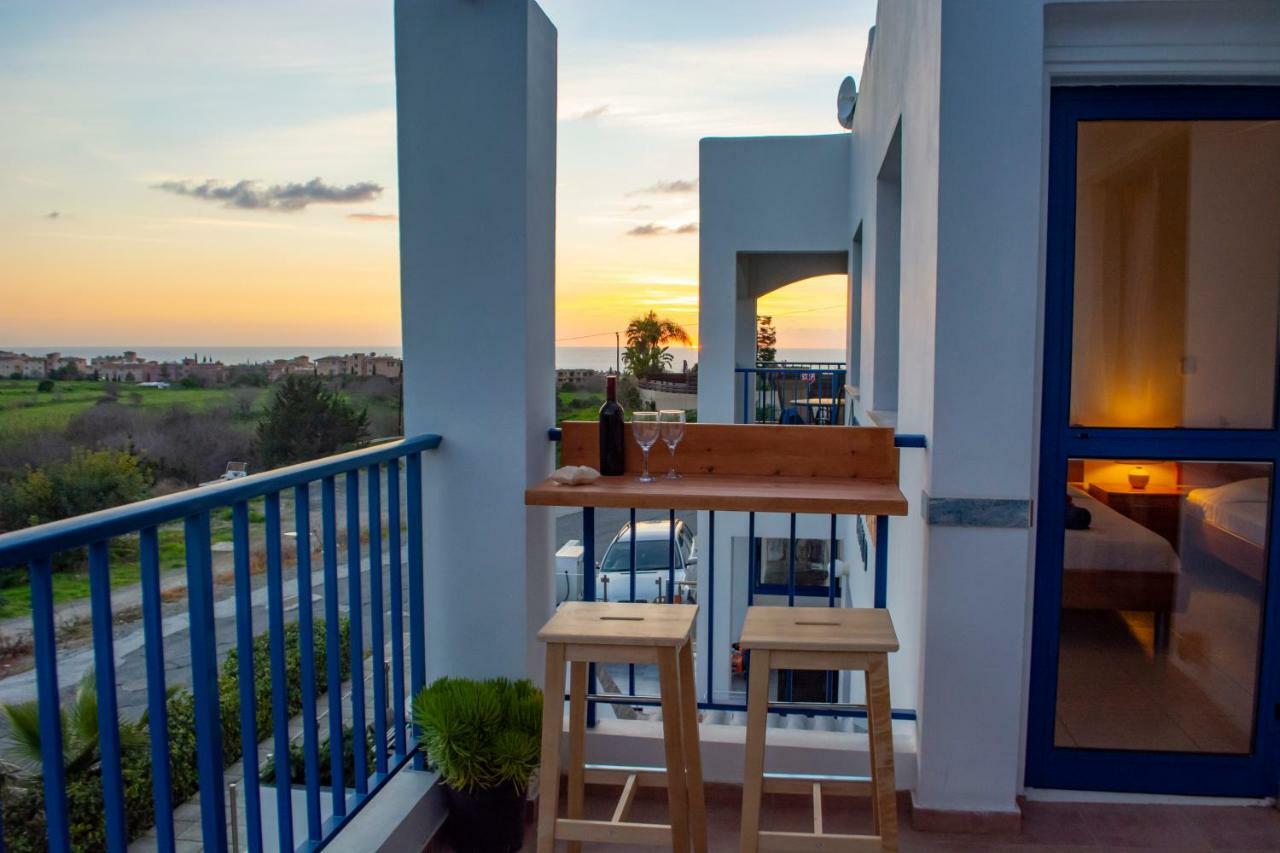 Ron’s Pergola Apartment Paphos Esterno foto